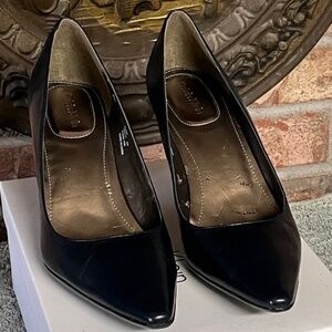 Calvin Klein Dolly Kidskin Classic Navy Blue Pumps Size 8M NIB